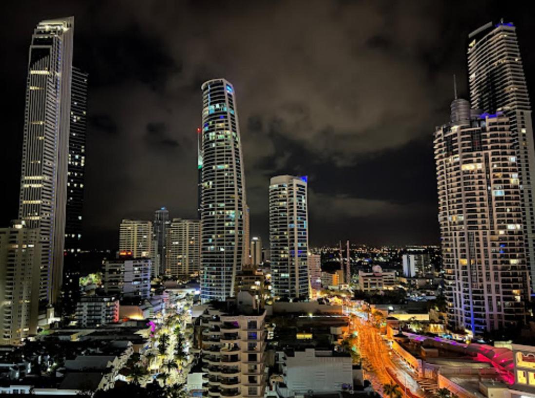Luxury Apartment & Ocean View In Surfers Paradise Gold Coast Esterno foto
